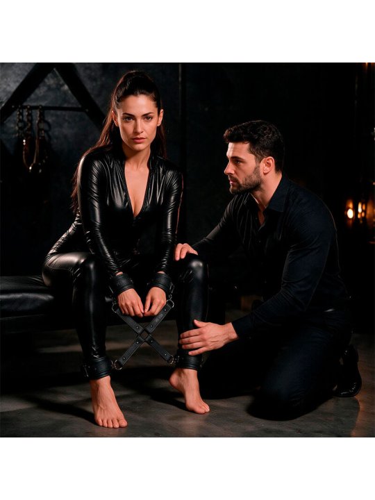 FETISH SUBMISSIVE UNION ESPOSAS CUERO VEGANO