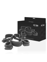 FETISH SUBMISSIVE POSICION PIERNAS ABIERTAS CON ESPOSAS CON FORRO DE NEOPRENO