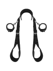 FETISH SUBMISSIVE POSICION PIERNAS ABIERTAS CON ESPOSAS CON FORRO DE NEOPRENO