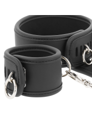 FETISH SUBMISSIVE COLLAR Y ESPOSAS CUERO VEGANO CON FORRO DE NEOPRENO