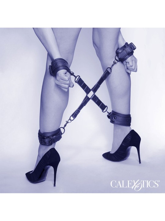 CALEXOTICS NOCTURNAL CONECTOR HOG TIE CUERO AJUSTABLE NEGRO
