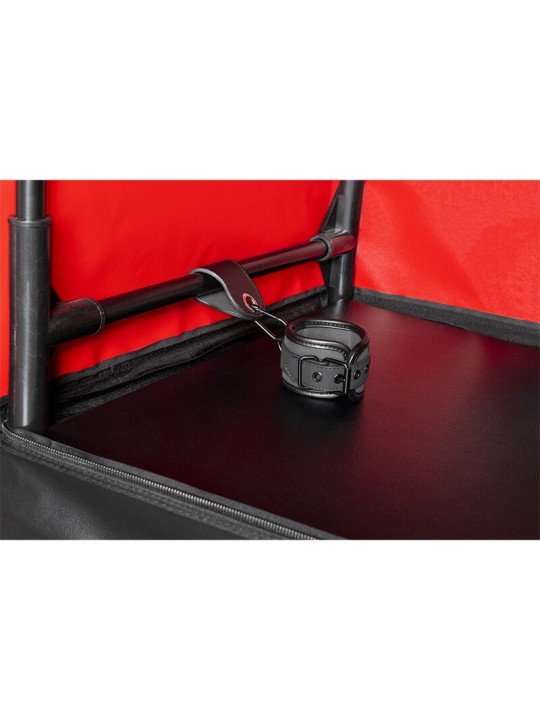 SECRET DOME KINK CLUB CABINA BUKKAKE NEGRO ROJO