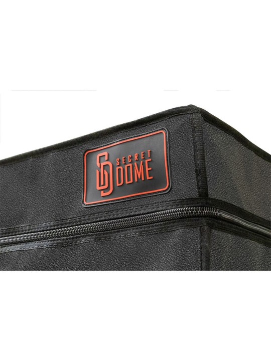 SECRET DOME KINK CLUB CABINA BUKKAKE NEGRO ROJO