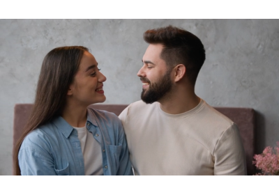 Pegging: Guía completa para practicarlo en pareja 2025